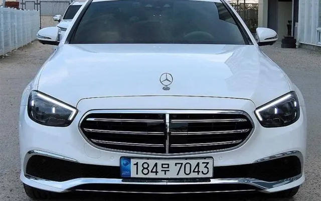 수원저렴한중고차 E-클래스 W213 E300e 4MATIC 익스클루시브 매물 사진 3 - 2023/05 22,040km